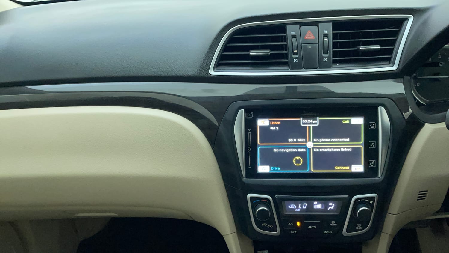 Used 2017 Maruti Suzuki Ciaz Alpha 1.4 AT Petrol Automatic interior MUSIC SYSTEM & AC CONTROL VIEW