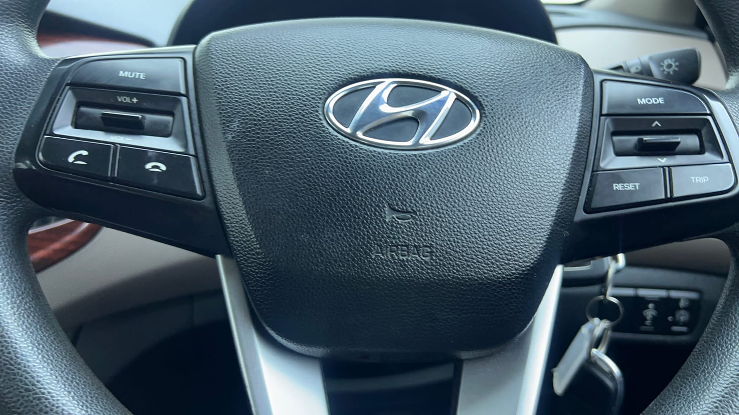 Used 2019 Hyundai Creta EX 1.6 Petrol Petrol Manual top_features Airbags