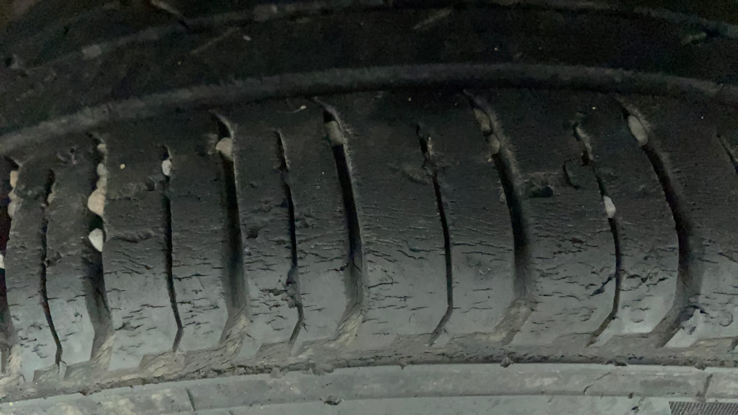 Used 2017 Maruti Suzuki Ciaz Alpha 1.4 AT Petrol Automatic tyres LEFT FRONT TYRE TREAD VIEW