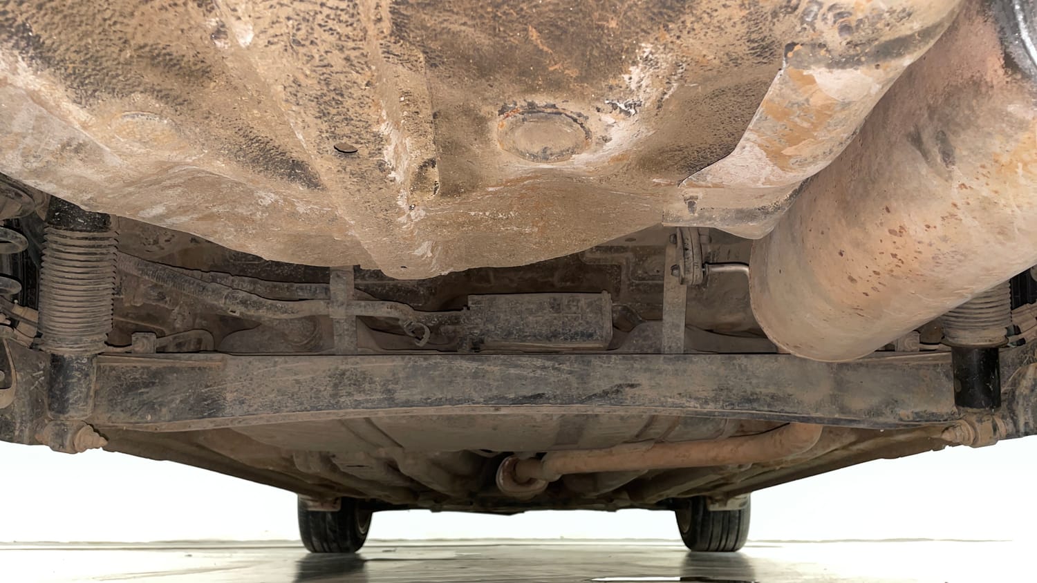 Used 2014 Hyundai Verna Fluidic 1.6 VTVT SX Petrol Manual extra REAR UNDERBODY VIEW (TAKEN FROM REAR)