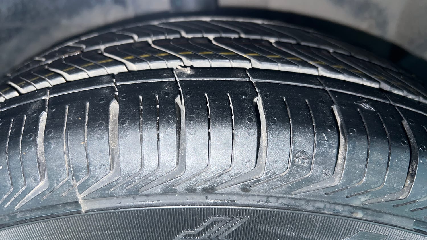 Used 2018 Ford Figo Aspire Titanium 1.2 Ti-VCT Petrol Manual tyres RIGHT FRONT TYRE TREAD VIEW