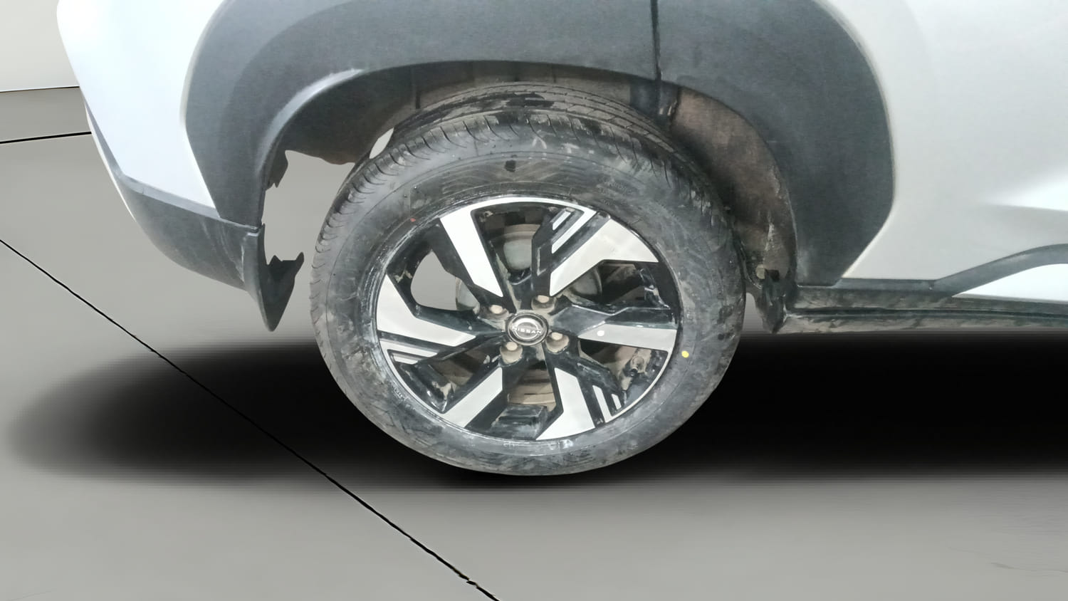 Used 2025 Nissan Magnite Tekna B4D 1.0 Petrol MT Petrol Manual tyres RIGHT REAR TYRE RIM VIEW