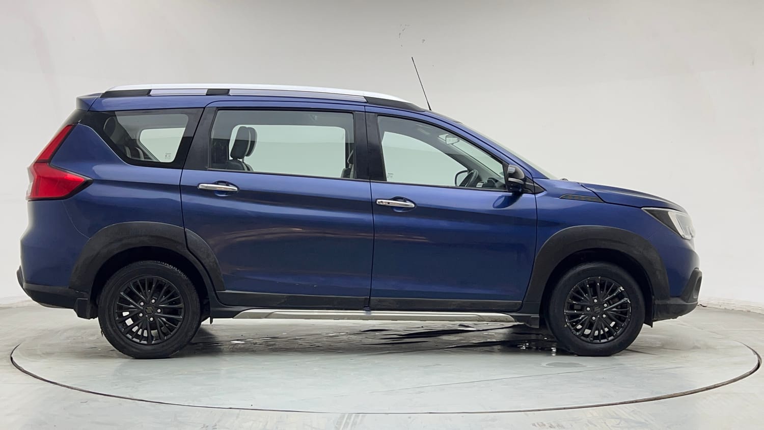 Used 2019 Maruti Suzuki XL6 Alpha MT Petrol Petrol Manual exterior RIGHT SIDE VIEW