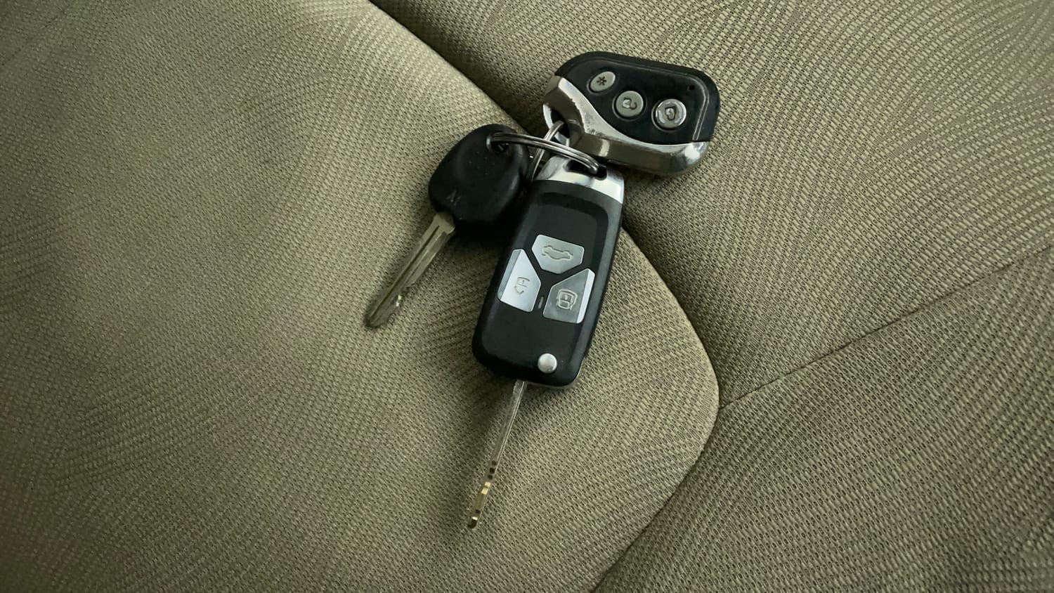 Used 2012 Hyundai i10 Sportz 1.2 AT Kappa2 Petrol Automatic extra CAR KEY VIEW