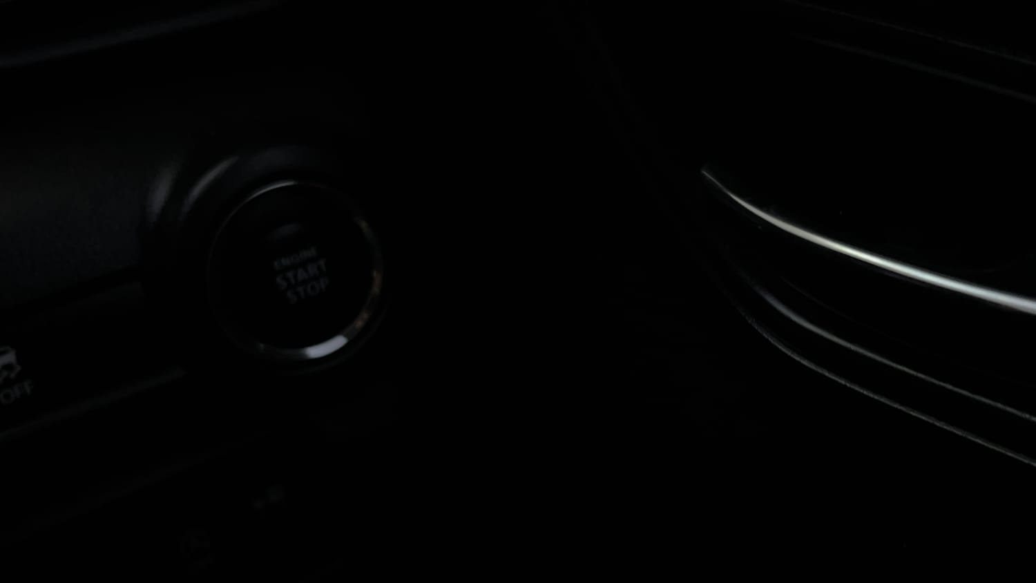Used 2025 Maruti Suzuki Swift ZXi Plus Dual Tone AMT Petrol Automatic top_features Keyless start
