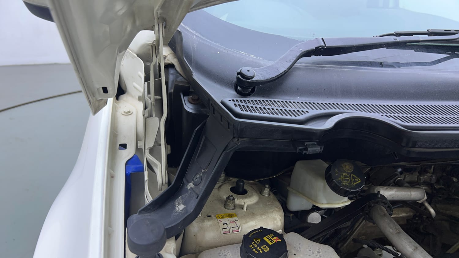 Used 2016 Ford EcoSport Titanium 1.5L Ti-VCT AT Petrol Automatic engine ENGINE RIGHT SIDE HINGE & APRON VIEW