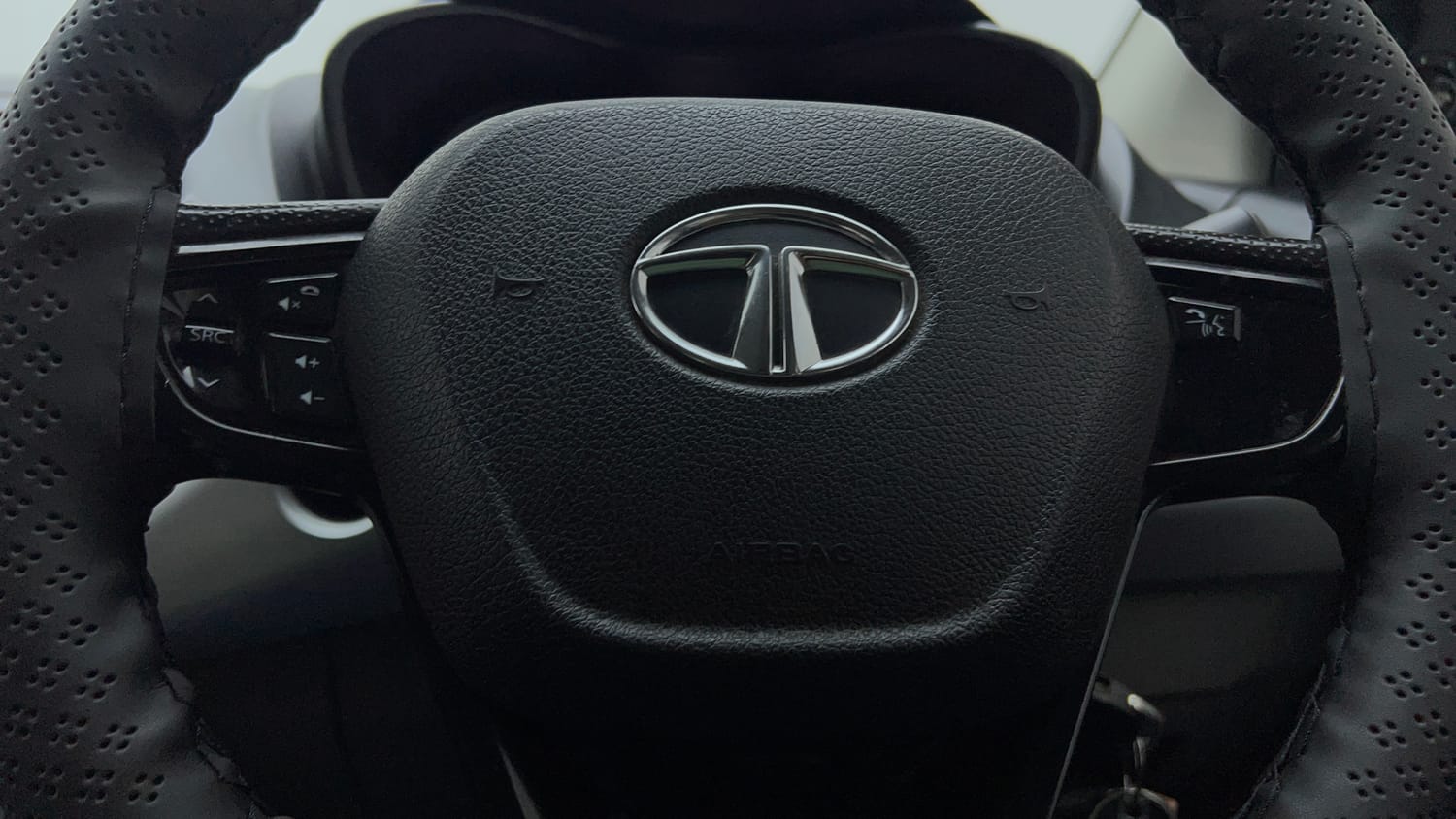 Used 2018 Tata Nexon XM Petrol Manual top_features Airbags