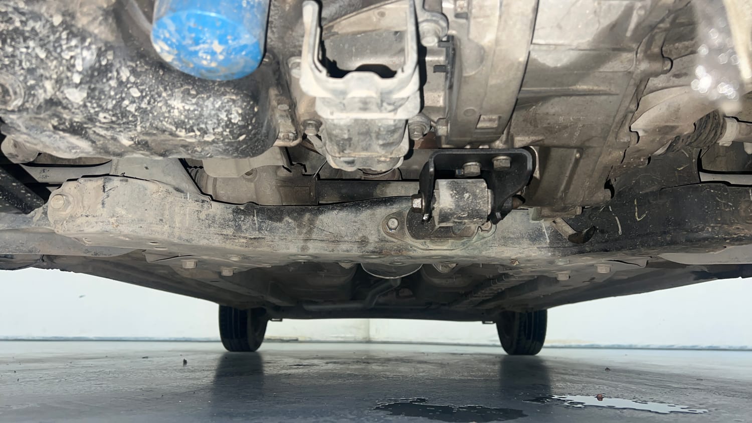 Used 2015 Hyundai Xcent Base 1.2 Petrol Manual extra FRONT LEFT UNDERBODY VIEW
