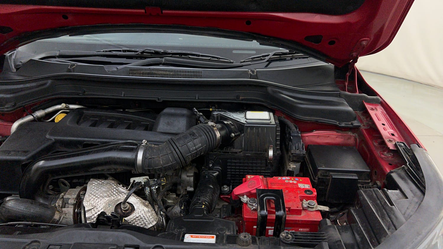 Used 2021 Mahindra XUV 300 W8 (O) 1.5 Diesel AMT Dual Tone Diesel Automatic engine ENGINE LEFT SIDE HINGE & APRON VIEW