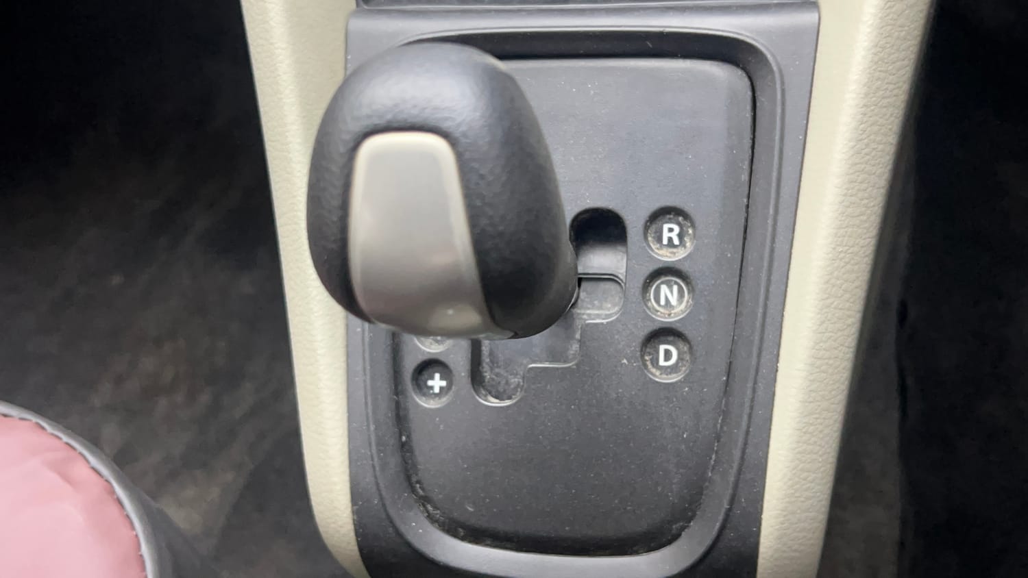 Used 2015 Maruti Suzuki Celerio VXi AMT Petrol Automatic interior GEAR  KNOB VIEW