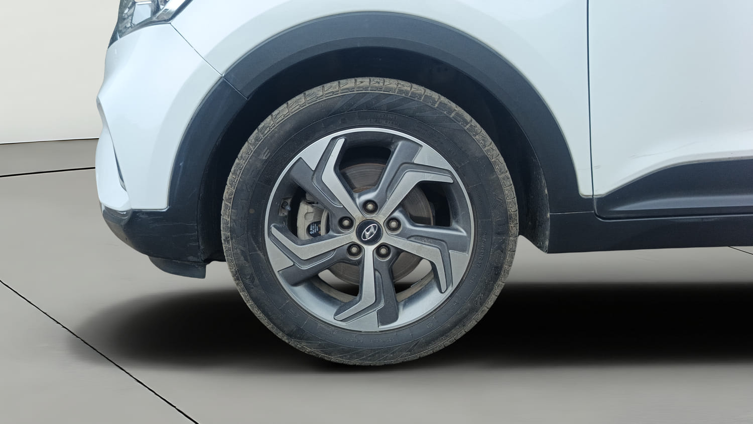 Used 2019 Hyundai Creta SX 1.6 AT CRDi Diesel Automatic tyres LEFT FRONT TYRE RIM VIEW
