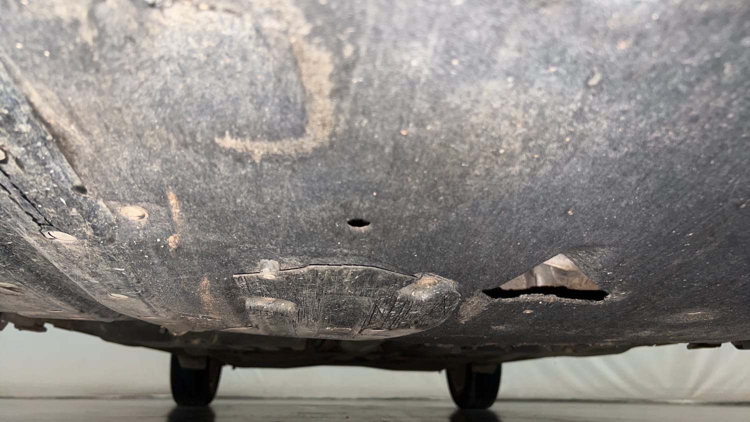 Used 2025 Maruti Suzuki Swift ZXi Plus Dual Tone AMT Petrol Automatic extra FRONT LEFT UNDERBODY VIEW