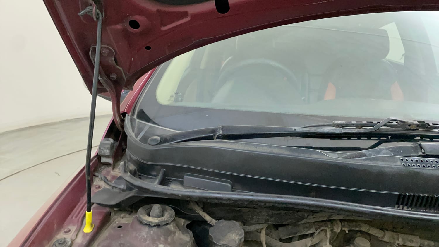 Used 2014 Hyundai Verna Fluidic 1.6 VTVT SX Petrol Manual engine ENGINE RIGHT SIDE HINGE & APRON VIEW
