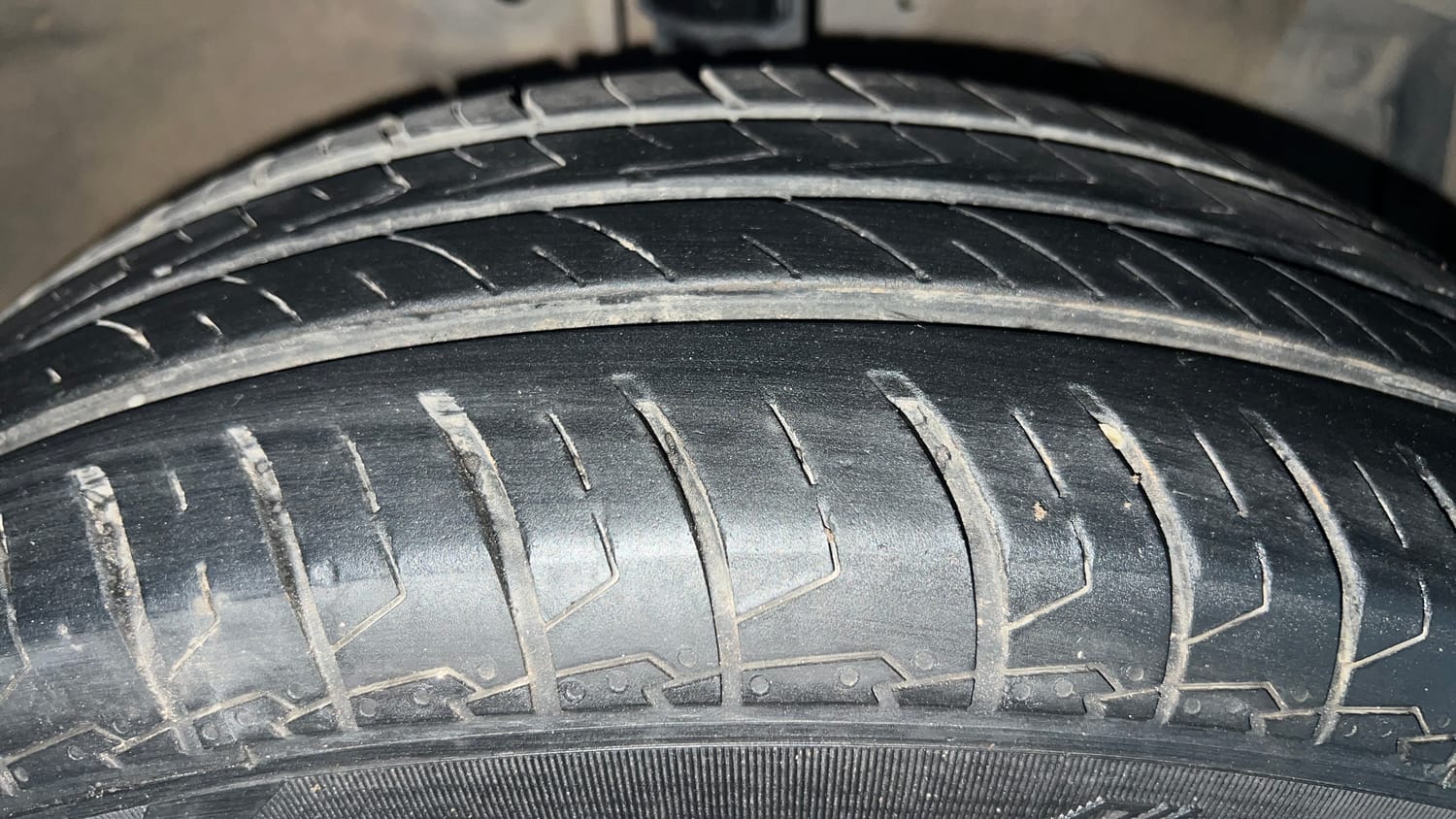 Used 2016 Maruti Suzuki Swift Dzire VXI Petrol + CNG (Outside Fitted) Cng Manual tyres RIGHT FRONT TYRE TREAD VIEW