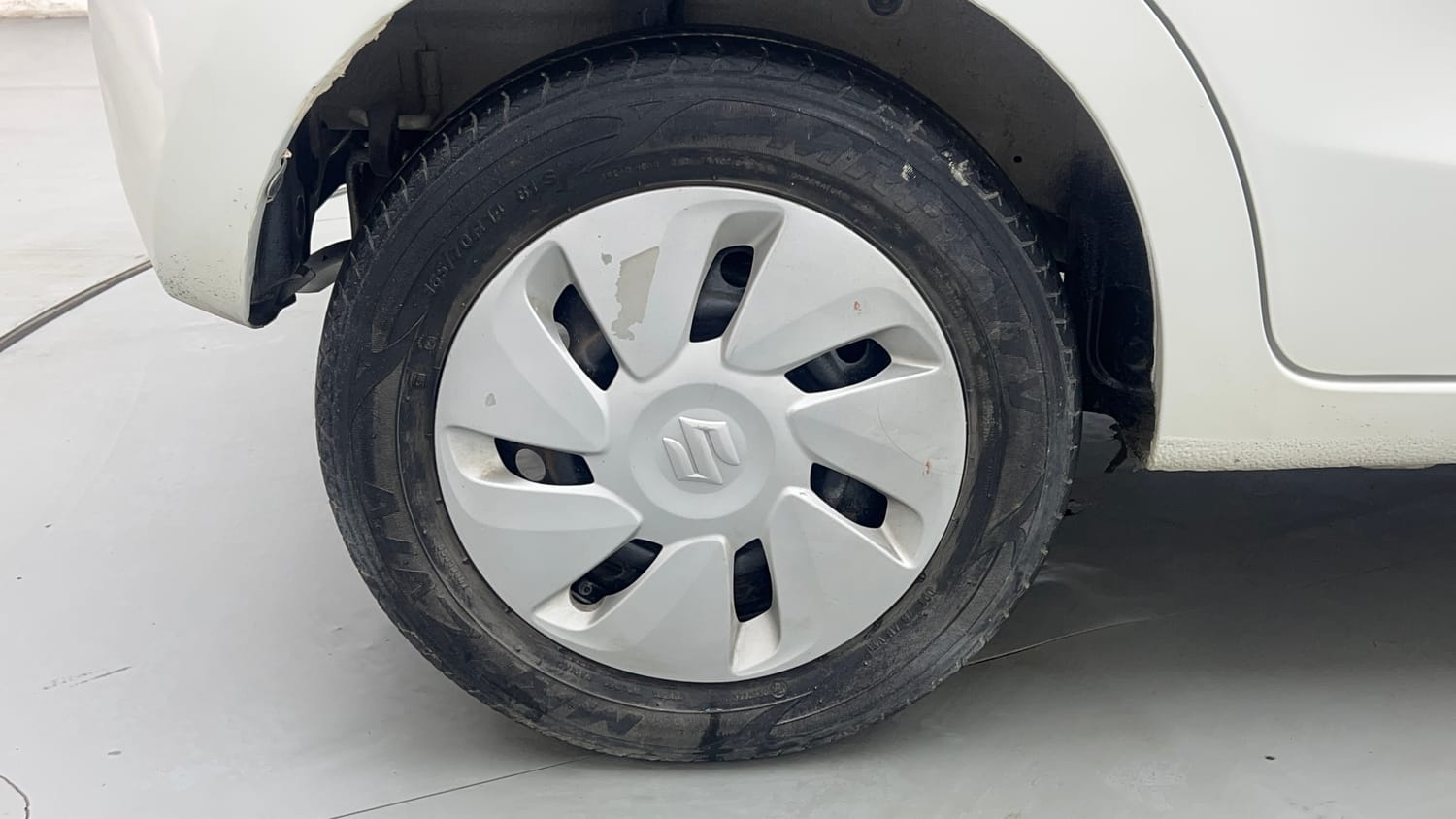 Used 2015 Maruti Suzuki Celerio VXi AMT Petrol Automatic tyres RIGHT REAR TYRE RIM VIEW