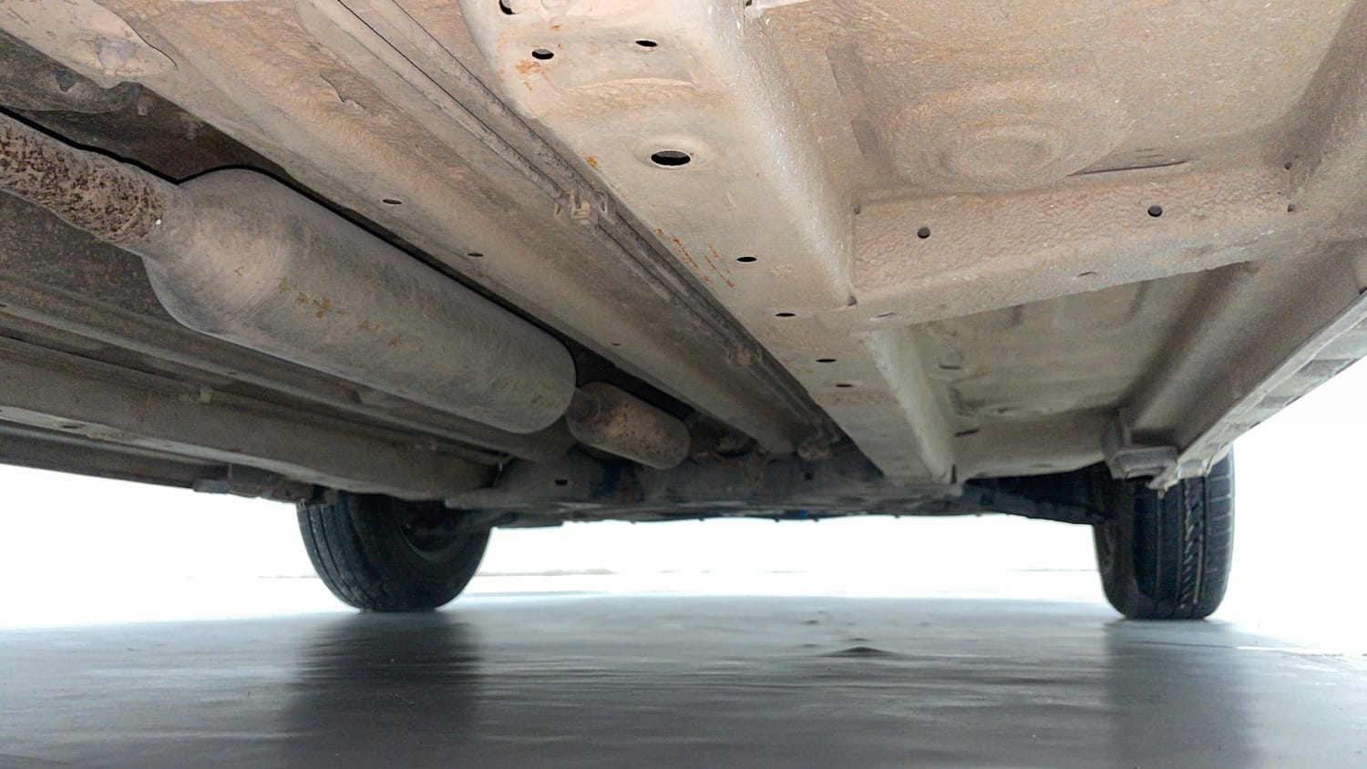 Used 2013 Maruti Suzuki Swift VXi Petrol Manual extra REAR RIGHT UNDERBODY VIEW