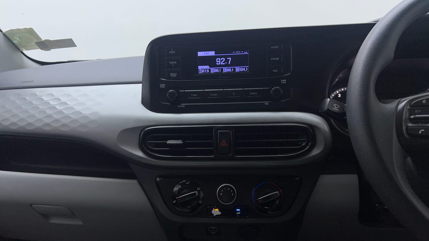 Used 2021 Hyundai Grand i10 Nios Magna 1.2 Kappa VTVT Petrol Manual top_features Integrated (in-dash) music system