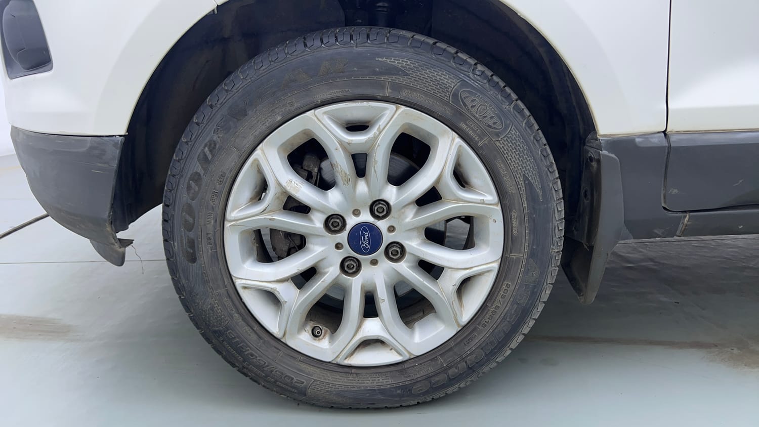 Used 2016 Ford EcoSport Titanium 1.5L Ti-VCT AT Petrol Automatic tyres LEFT FRONT TYRE RIM VIEW