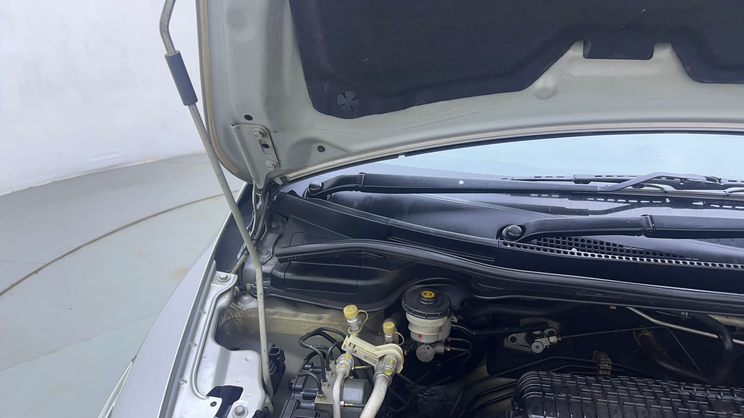 Used 2015 Honda Jazz VX Petrol Petrol Manual engine ENGINE RIGHT SIDE HINGE & APRON VIEW