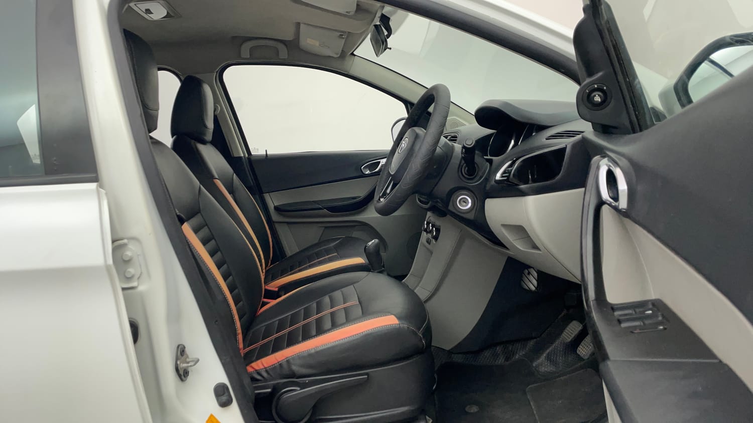 Used 2019 Tata Tiago Revotron XZ Petrol Manual interior RIGHT SIDE FRONT DOOR CABIN VIEW