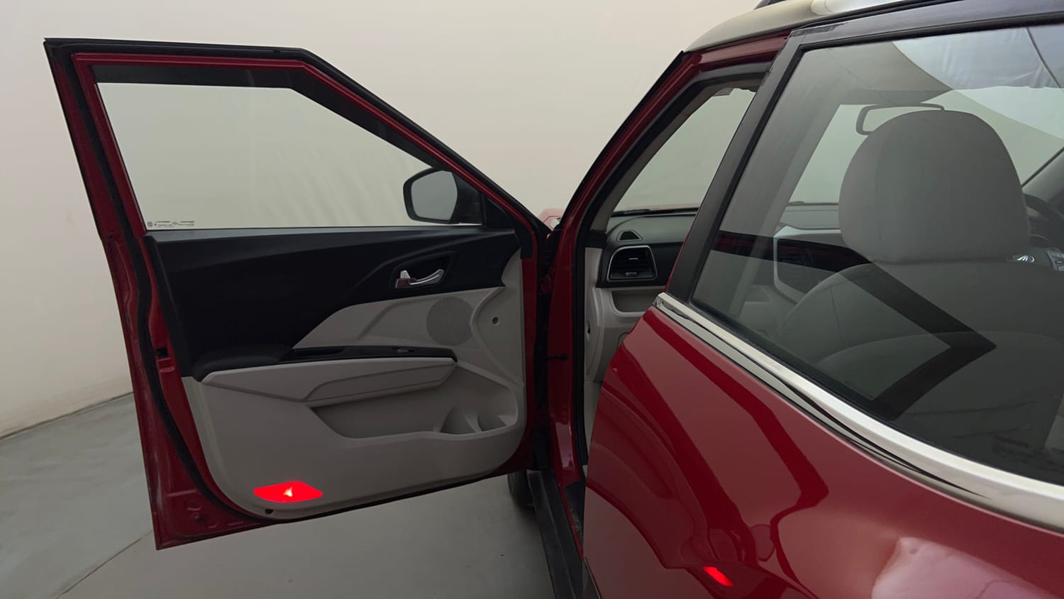 Used 2021 Mahindra XUV 300 W8 (O) 1.5 Diesel AMT Dual Tone Diesel Automatic interior LEFT FRONT DOOR OPEN VIEW