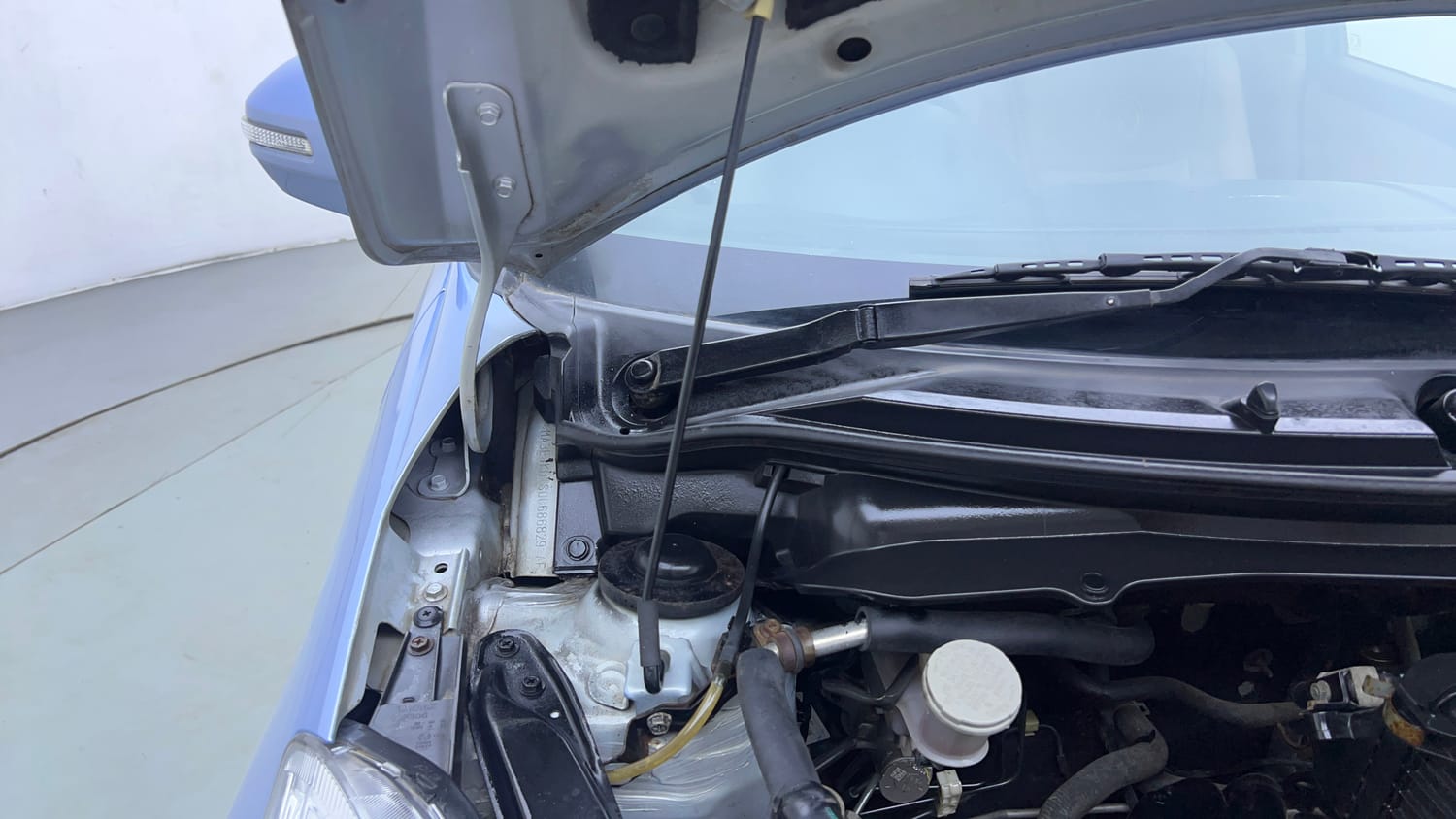 Used 2015 Maruti Suzuki Swift Dzire VXI Petrol Manual engine ENGINE RIGHT SIDE HINGE & APRON VIEW