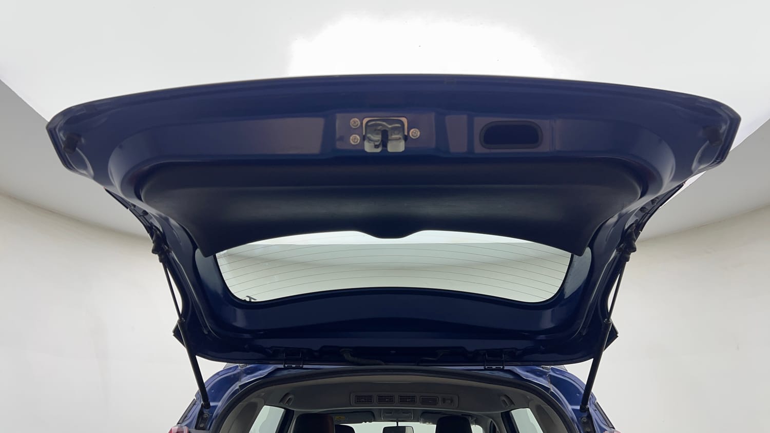 Used 2019 Maruti Suzuki XL6 Alpha MT Petrol Petrol Manual interior DICKY DOOR OPEN VIEW