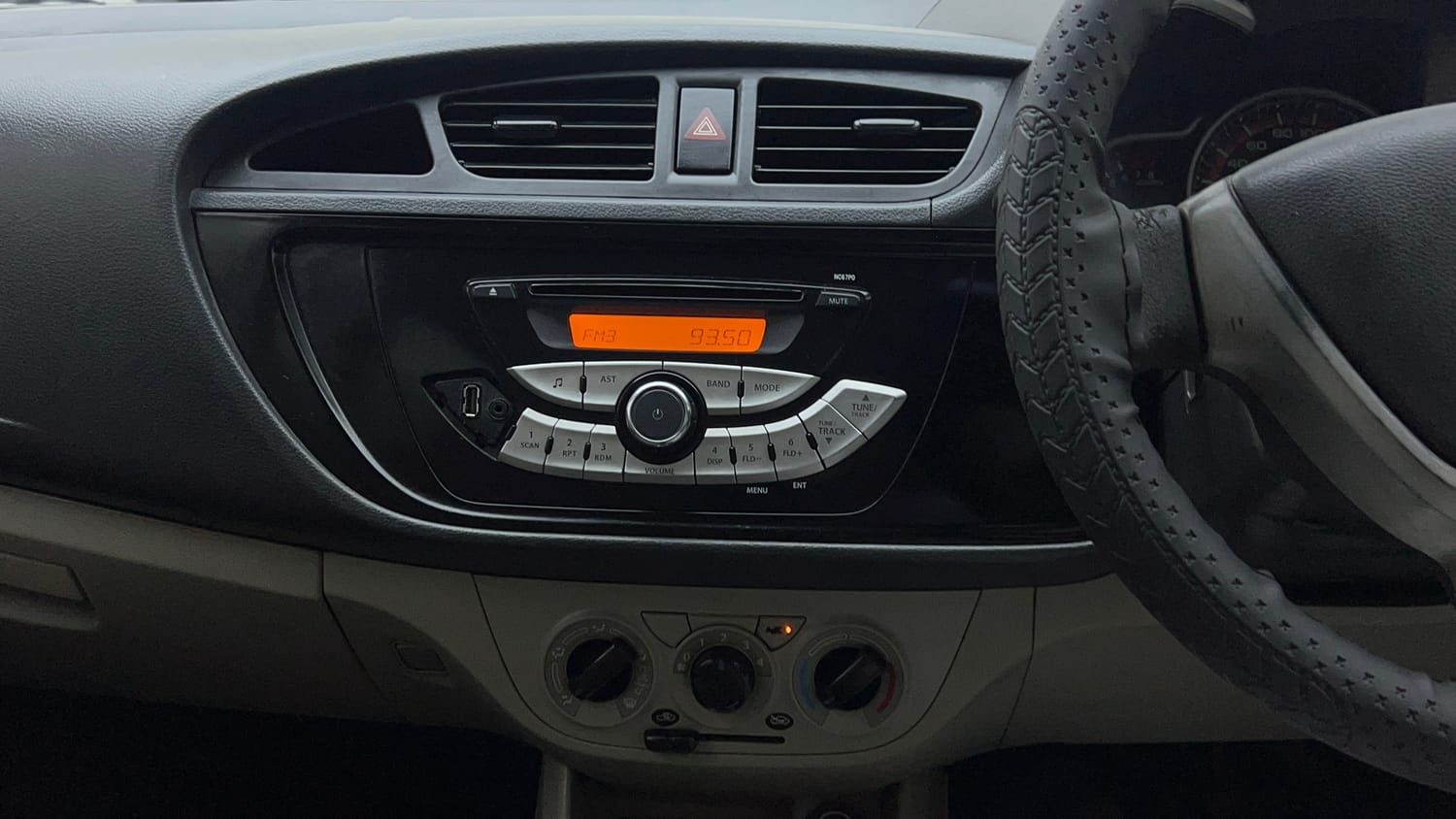 Used 2015 Maruti Suzuki Alto K10 VXi Petrol Manual interior MUSIC SYSTEM & AC CONTROL VIEW
