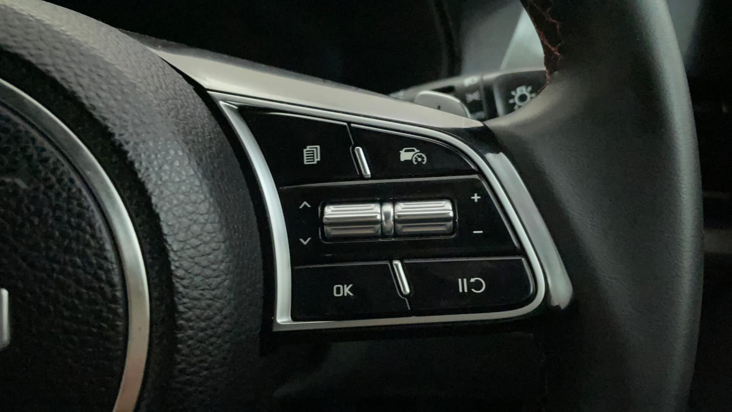 Used 2024 Kia Carens X Line 1.5 Diesel AT 6 STR Diesel Automatic top_features Cruise control