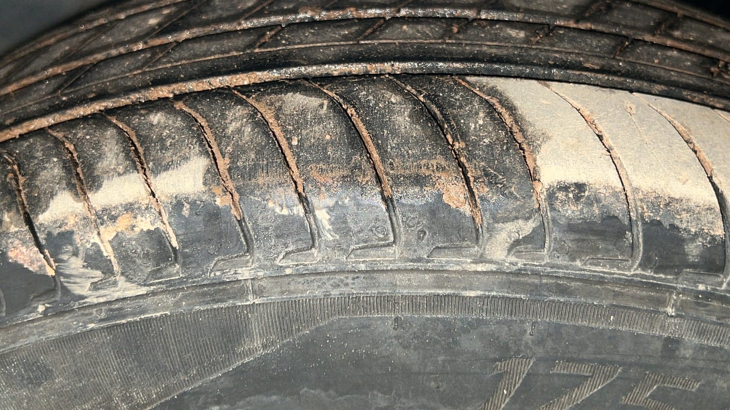 Used 2024 Hyundai Exter SX (O) Connect 1.2 AMT Petrol Automatic tyres LEFT FRONT TYRE TREAD VIEW