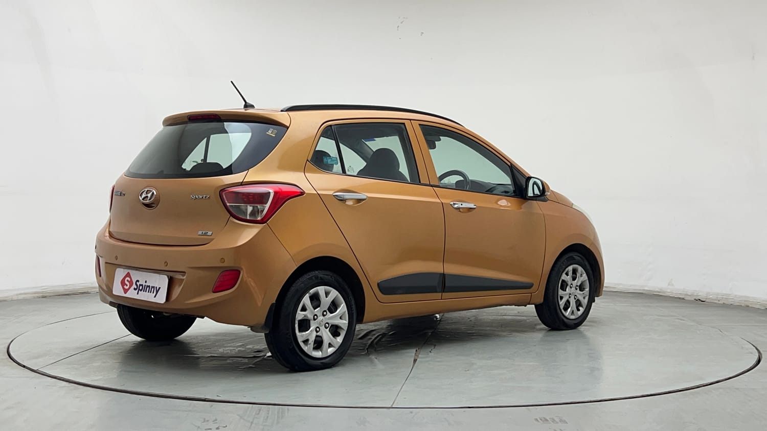 Used 2014 null Petrol Manual exterior RIGHT REAR CORNER VIEW