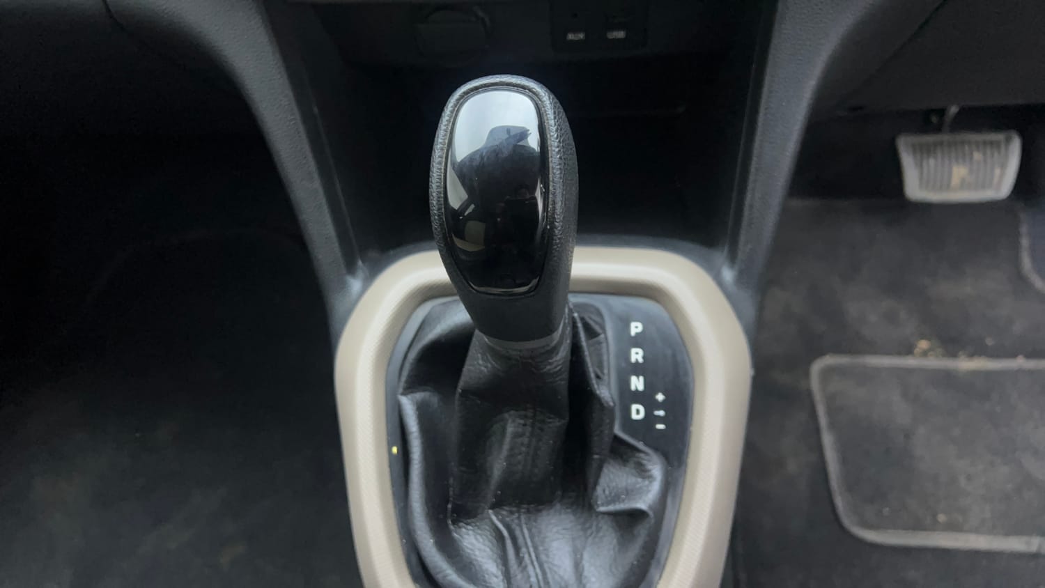 Used 2014 Hyundai Grand i10 Sportz AT 1.2 Kappa VTVT Petrol Automatic interior GEAR  KNOB VIEW