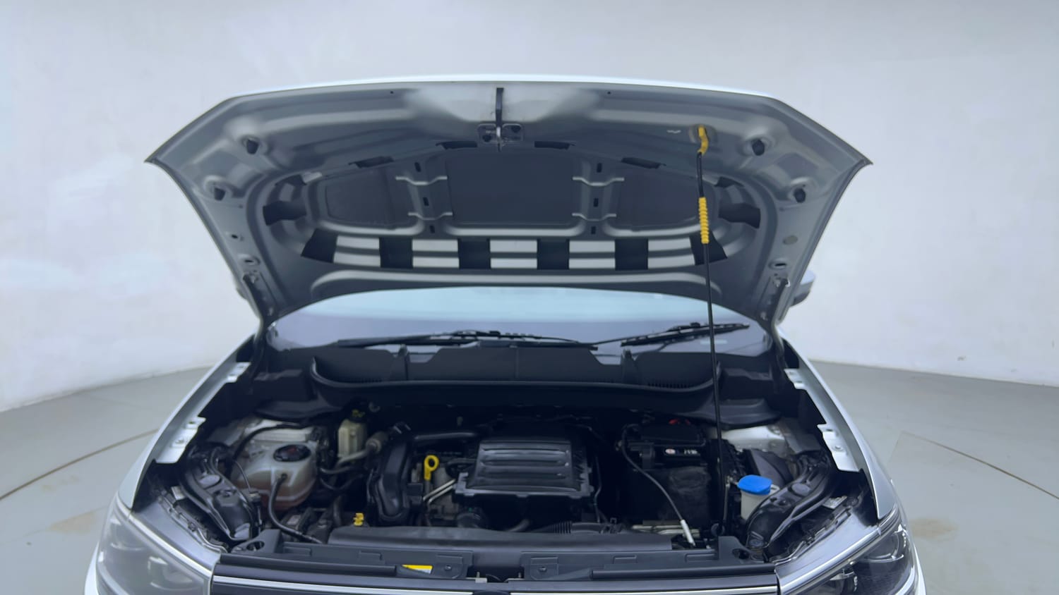 Used 2022 Volkswagen Taigun Topline 1.0 TSI MT Petrol Manual engine ENGINE & BONNET OPEN FRONT VIEW