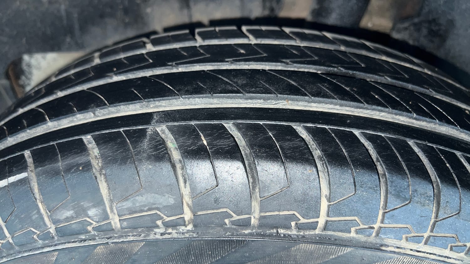 Used 2023 Maruti Suzuki Swift VXi Petrol Manual tyres LEFT REAR TYRE TREAD VIEW