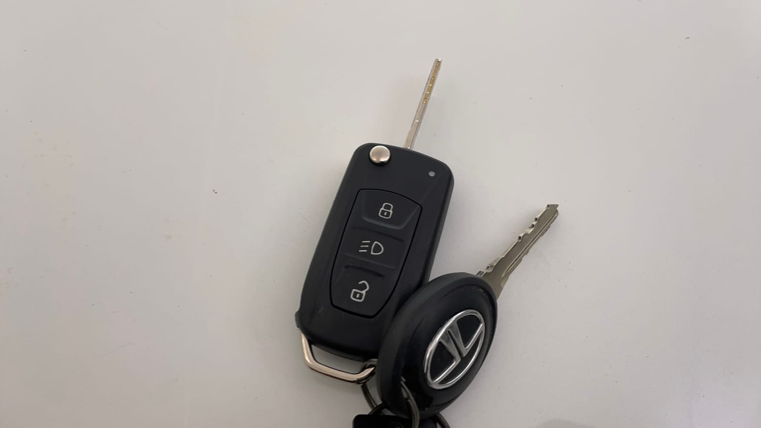 Used 2019 Tata Tiago Revotron XZ Petrol Manual extra CAR KEY VIEW