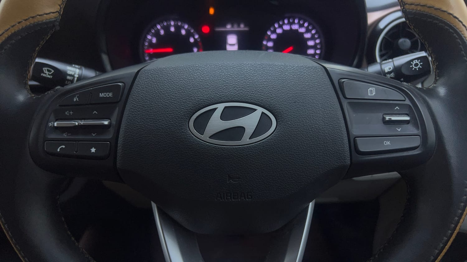 Used 2024 Hyundai Aura SX 1.2 CNG Cng Manual top_features Airbags