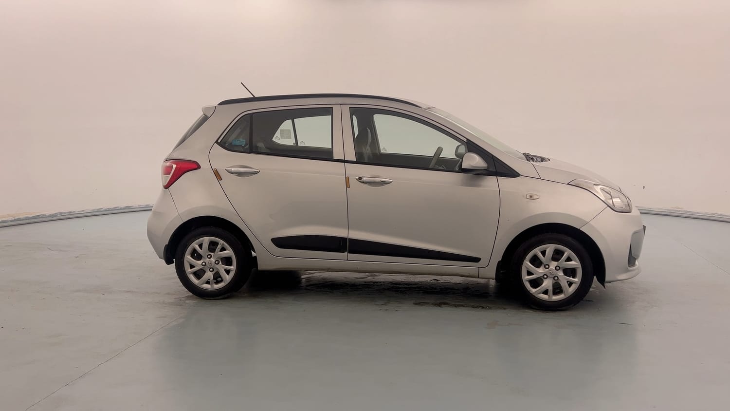 Used 2018 Hyundai Grand i10 Magna 1.2 Kappa VTVT Petrol Manual exterior RIGHT SIDE VIEW