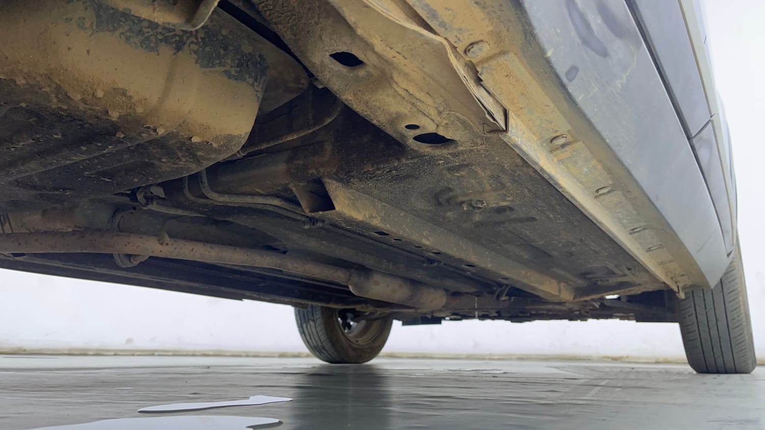 Used 2023 Nissan Magnite XV Petrol Manual extra REAR RIGHT UNDERBODY VIEW