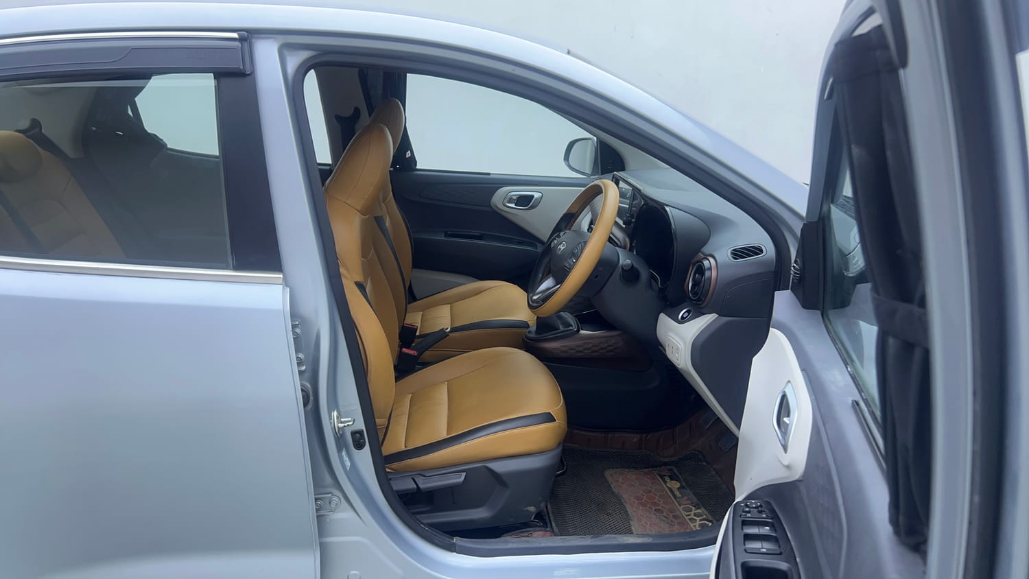 Used 2024 Hyundai Aura SX 1.2 CNG Cng Manual interior RIGHT SIDE FRONT DOOR CABIN VIEW