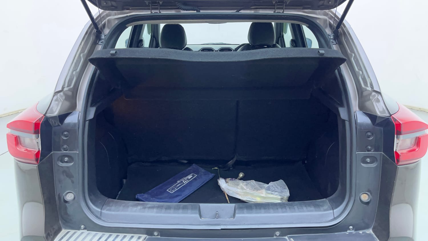 Used 2023 Nissan Magnite XV Petrol Manual interior DICKY INSIDE VIEW