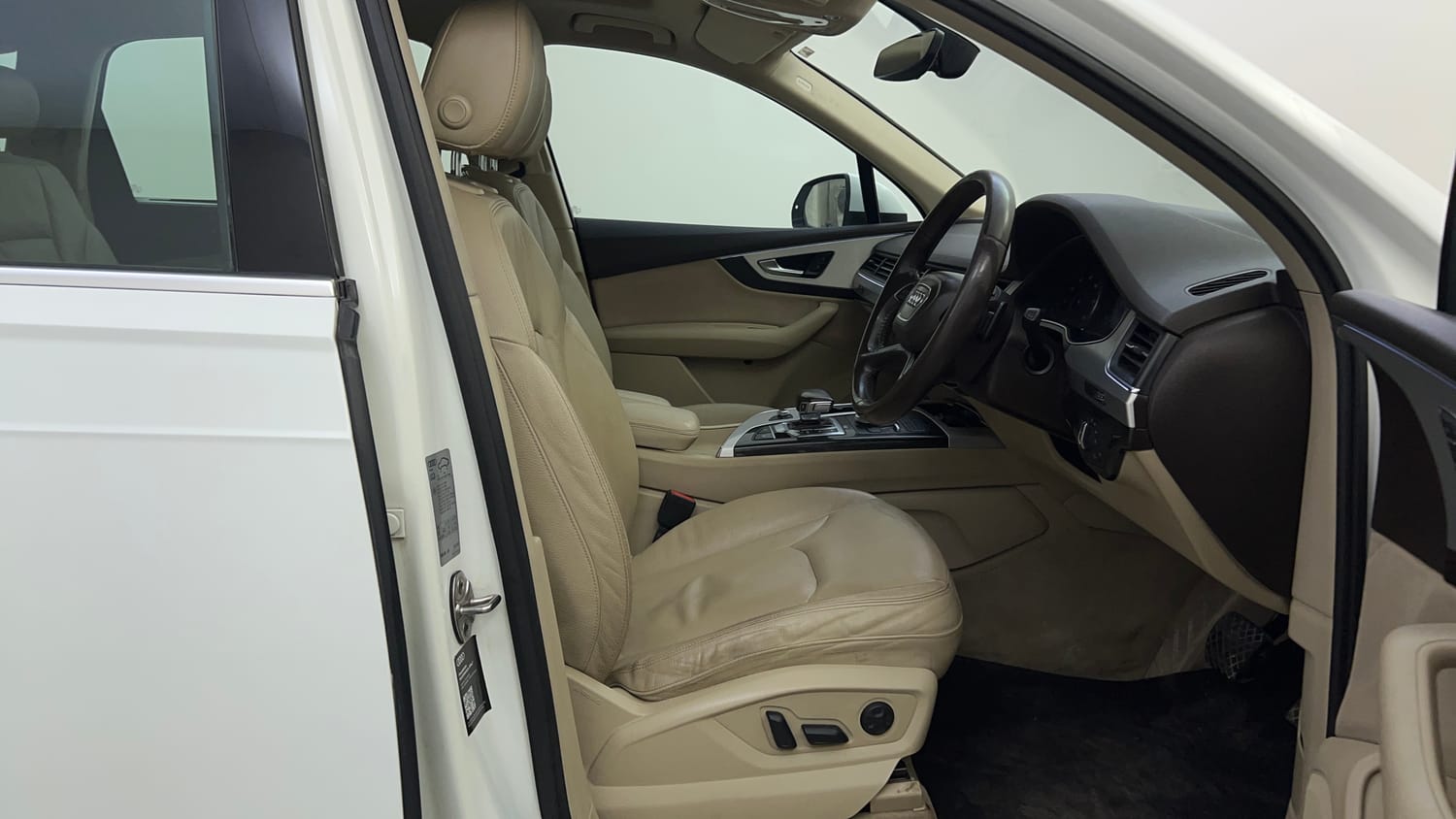 Used 2018 Audi Q7 45 TFSI Premium Plus Petrol Automatic interior RIGHT SIDE FRONT DOOR CABIN VIEW