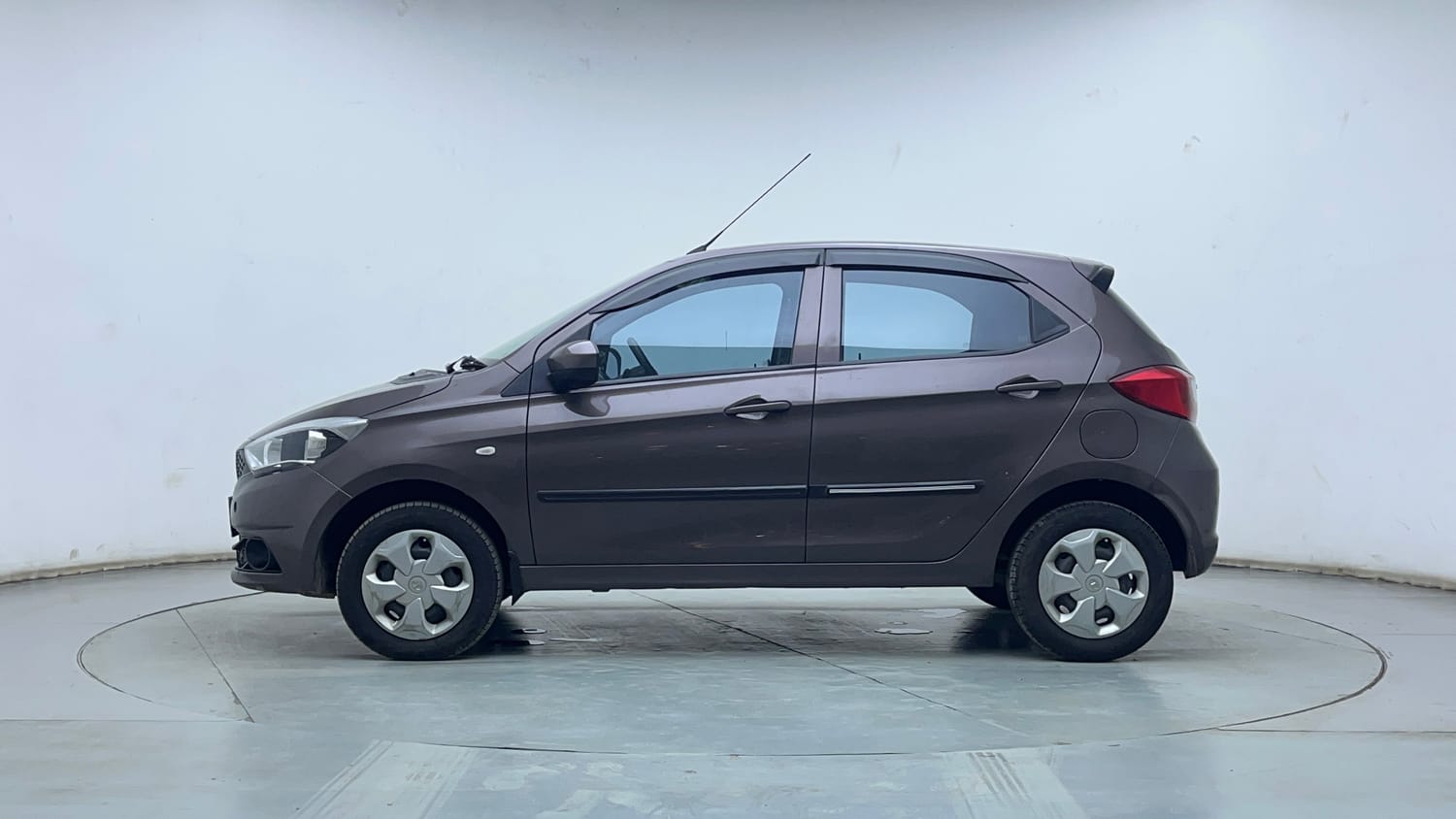 Used 2018 Tata Tiago Revotron XT Petrol Manual exterior LEFT SIDE VIEW