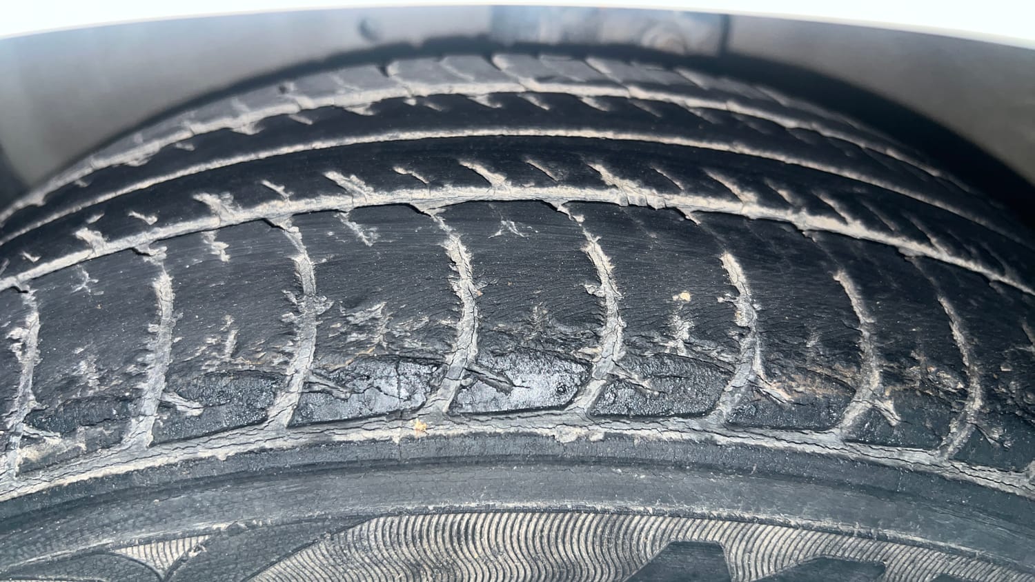 Used 2015 Maruti Suzuki Celerio VXi AMT Petrol Automatic tyres LEFT FRONT TYRE TREAD VIEW