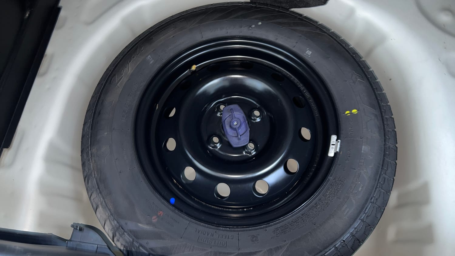 Used 2023 Maruti Suzuki Swift VXi Petrol Manual tyres SPARE TYRE VIEW