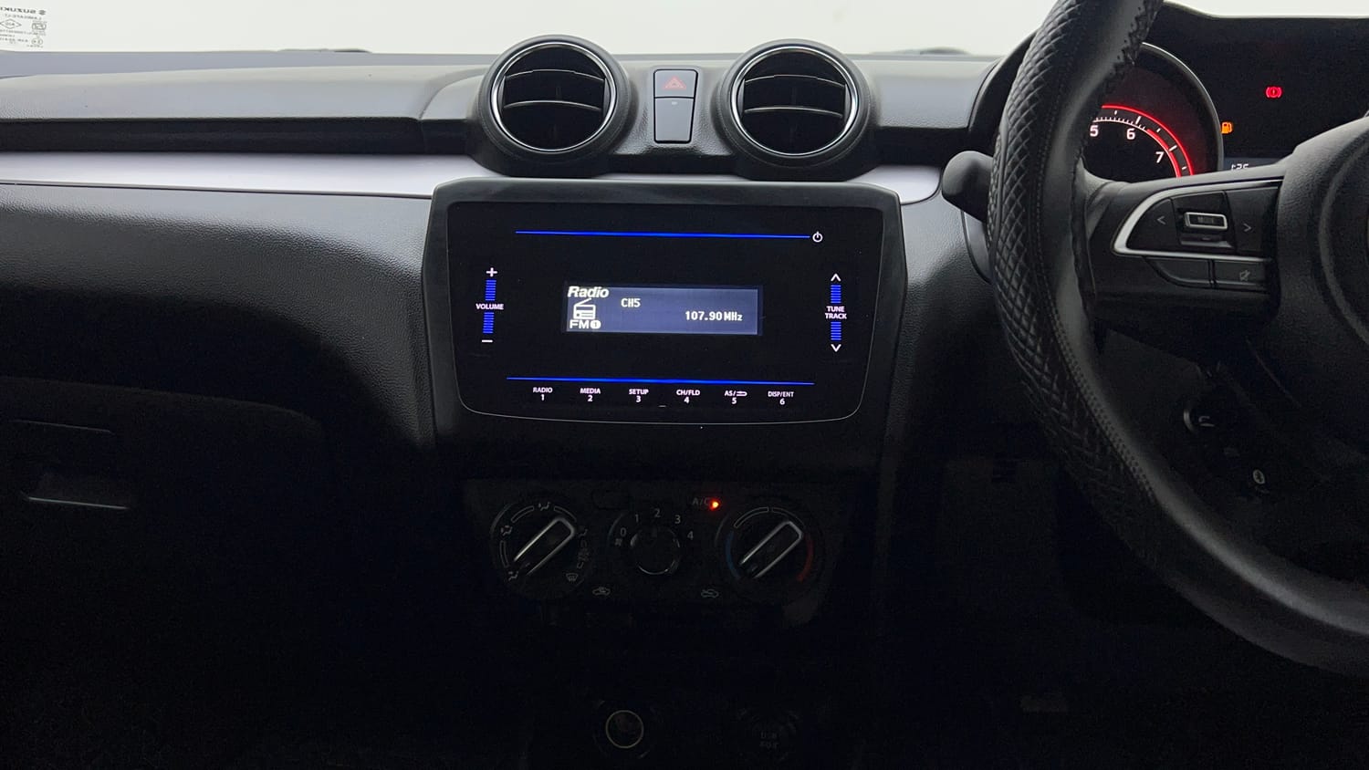 Used 2023 Maruti Suzuki Swift VXi Petrol Manual interior MUSIC SYSTEM & AC CONTROL VIEW