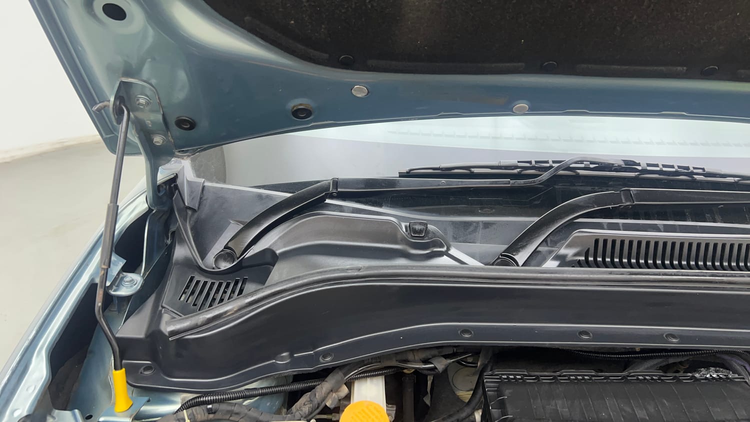 Used 2021 Tata Punch Adventure AMT Petrol Automatic engine ENGINE RIGHT SIDE HINGE & APRON VIEW
