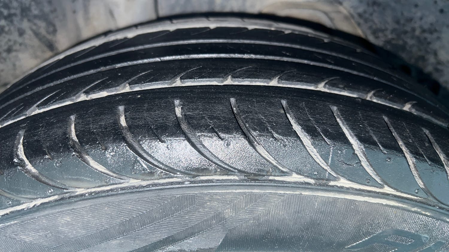 Used 2018 Ford Figo Aspire Titanium 1.2 Ti-VCT Petrol Manual tyres RIGHT REAR TYRE TREAD VIEW