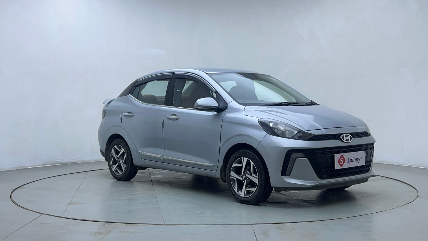Used 2024 Hyundai Aura SX 1.2 CNG Cng Manual exterior RIGHT FRONT CORNER VIEW