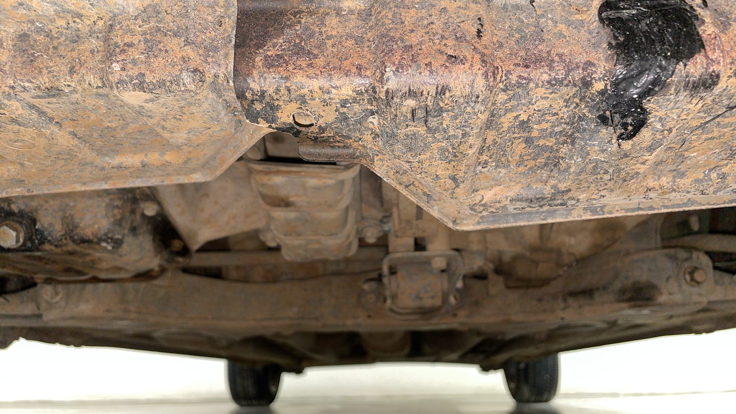 Used 2014 Hyundai Verna Fluidic 1.6 VTVT SX Petrol Manual extra FRONT LEFT UNDERBODY VIEW