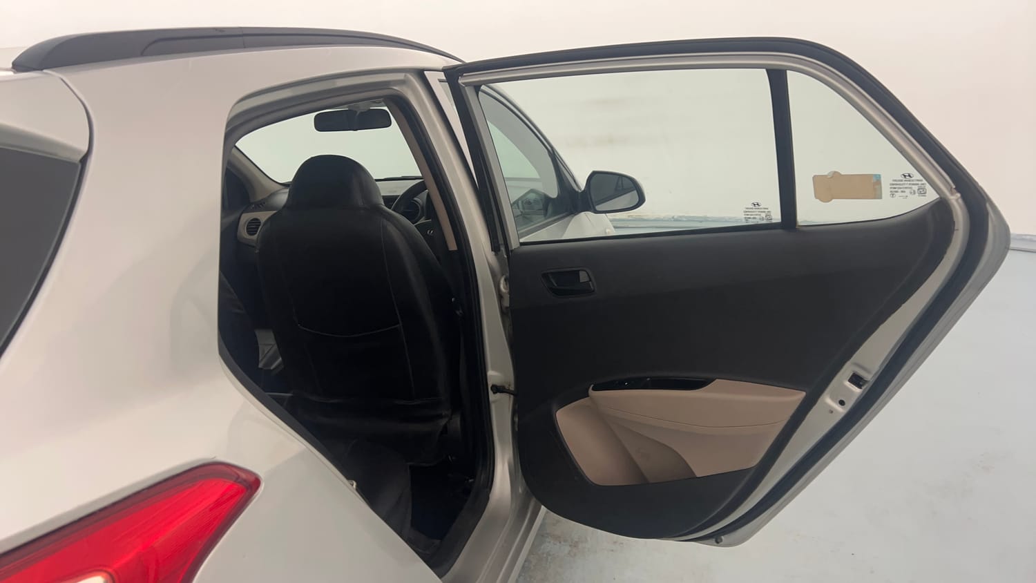 Used 2018 Hyundai Grand i10 Magna 1.2 Kappa VTVT Petrol Manual interior RIGHT REAR DOOR OPEN VIEW